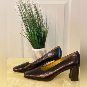 Saks Fifth Avenue Pump